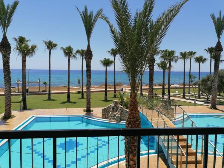 Simos Magic Beach Hotel Apts ไอยานาปา ภายนอก รูปภาพ