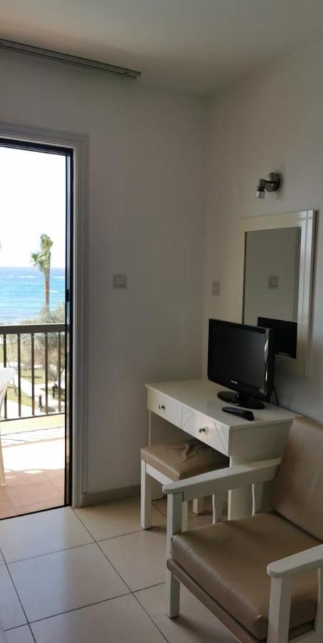 Simos Magic Beach Hotel Apts ไอยานาปา ภายนอก รูปภาพ