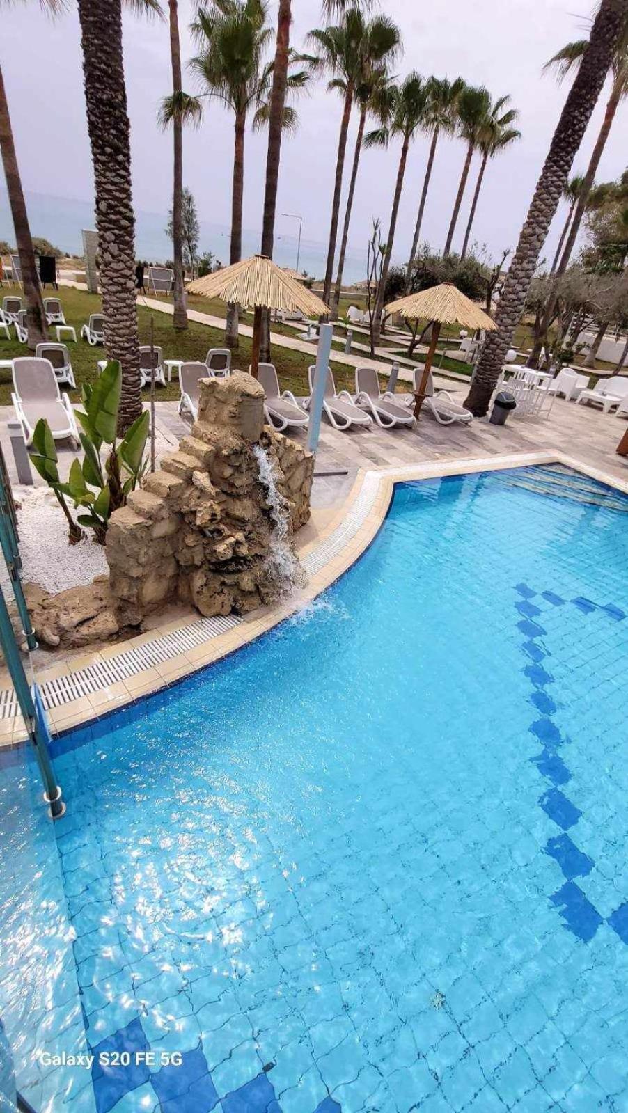 Simos Magic Beach Hotel Apts ไอยานาปา ภายนอก รูปภาพ
