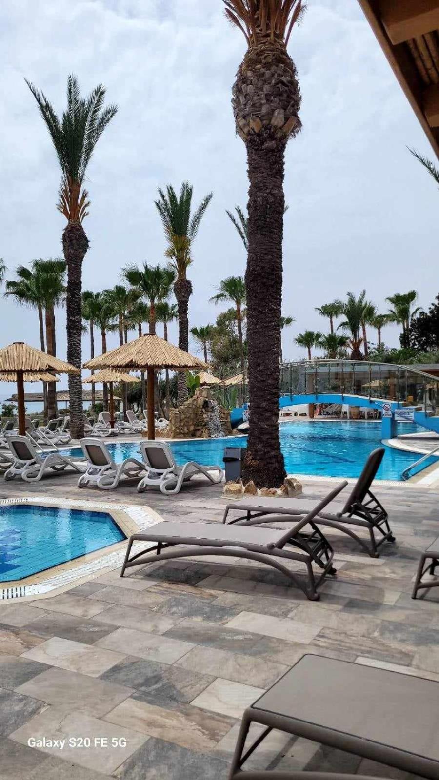 Simos Magic Beach Hotel Apts ไอยานาปา ภายนอก รูปภาพ