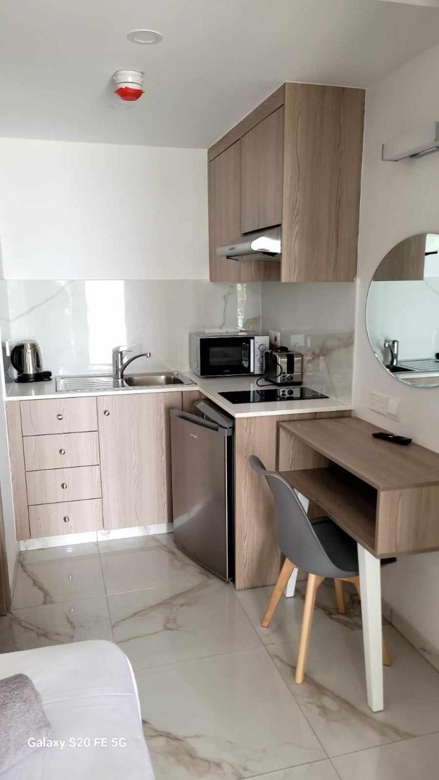 Simos Magic Beach Hotel Apts ไอยานาปา ภายนอก รูปภาพ