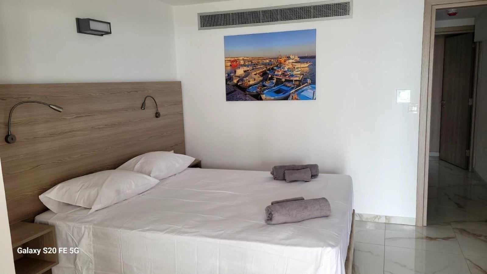 Simos Magic Beach Hotel Apts ไอยานาปา ภายนอก รูปภาพ