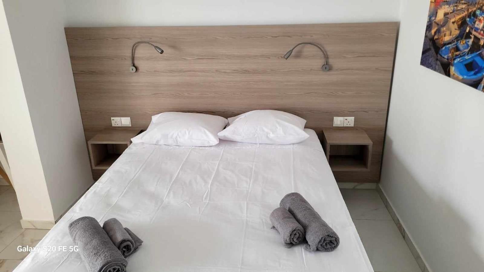 Simos Magic Beach Hotel Apts ไอยานาปา ภายนอก รูปภาพ