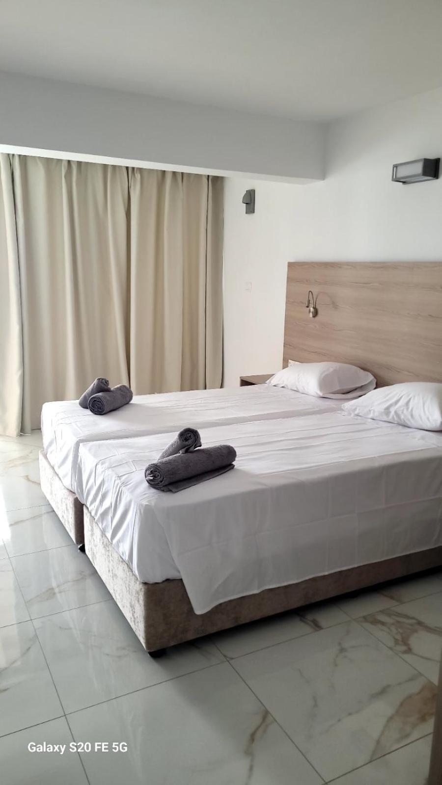 Simos Magic Beach Hotel Apts ไอยานาปา ภายนอก รูปภาพ